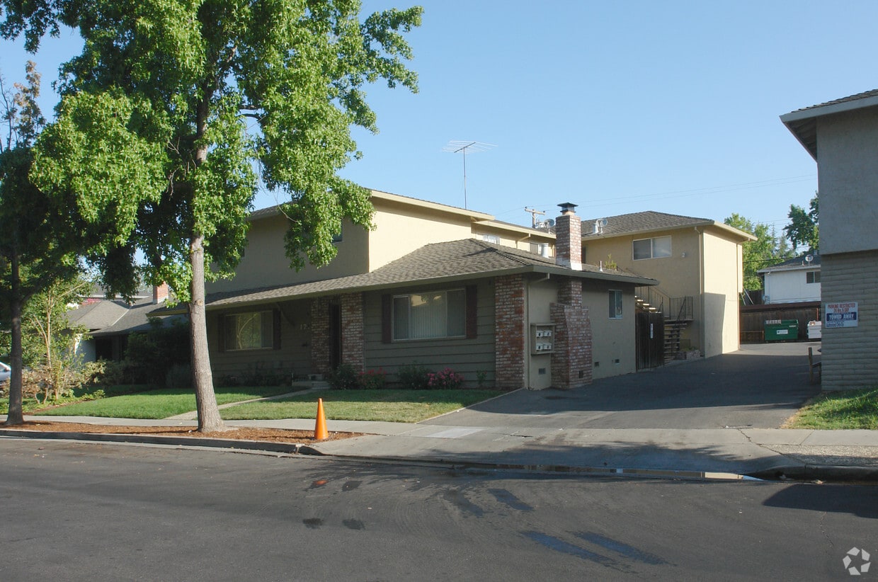 Building Photo - 171 Hollis Avenue