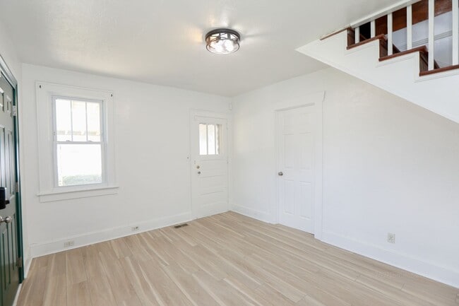 Building Photo - 768 Mayfield Ave