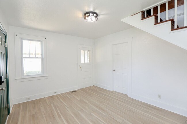 Foto del edificio - 768 Mayfield Ave