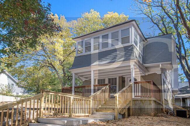 Foto del edificio - 4241 Charlotte St