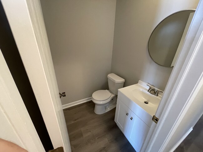 Building Photo - 31851 Breezeway Dr