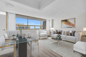 Building Photo - Queen