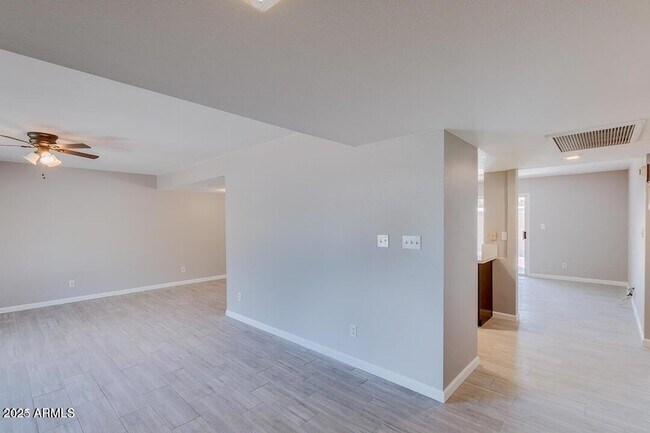 Building Photo - 831 E Stephens Dr