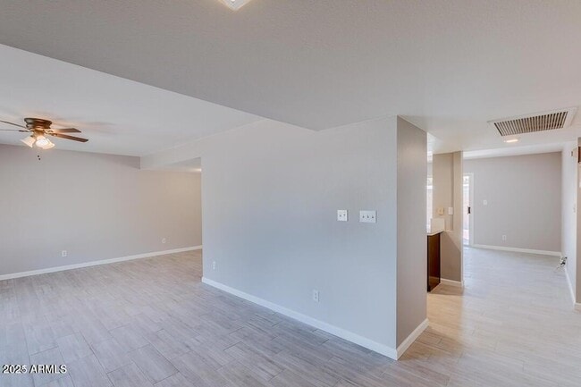 Foto del edificio - 831 E Stephens Dr