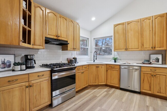Foto del edificio - 1357 Lake Sherwood Dr