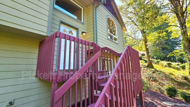 Building Photo - 1330 Corbet Dr