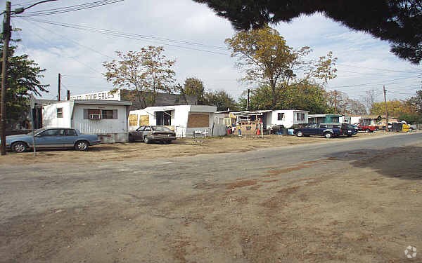 Building Photo - 729 Anthony Ave