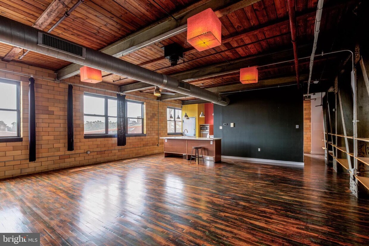 Primary Photo - 111 W Norris St