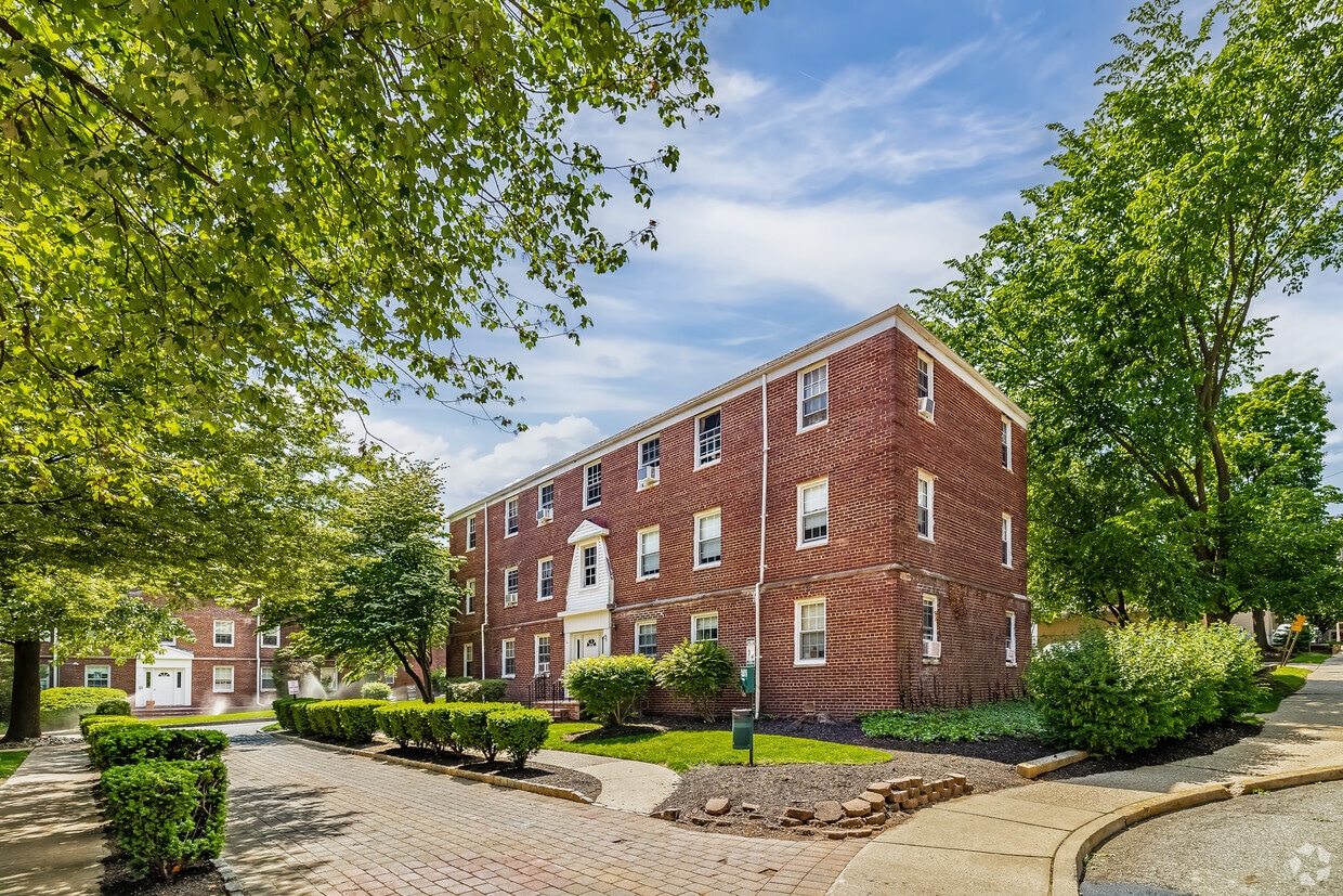 Primary Photo - Village Manor