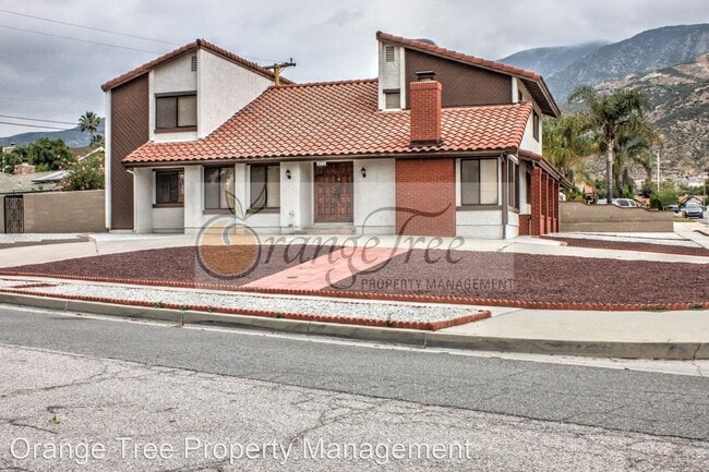 Building Photo - 5 br, 3 bath House - 450 W. 53rd St.