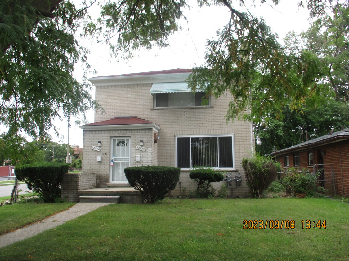 Foto principal - 15774 Hubbell Ave