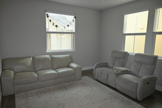 Foto del edificio - Resident Benefit Package Property