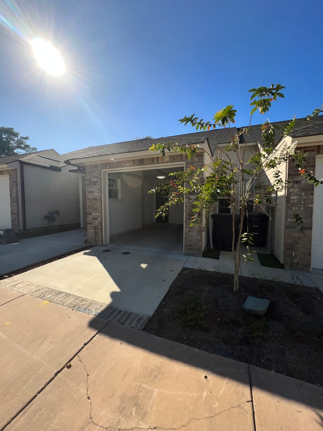 Photo - 324 Saint Thomas Ln Townhome