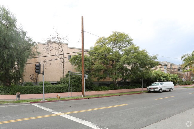 Foto del edificio - 3223 Bagley Ave.