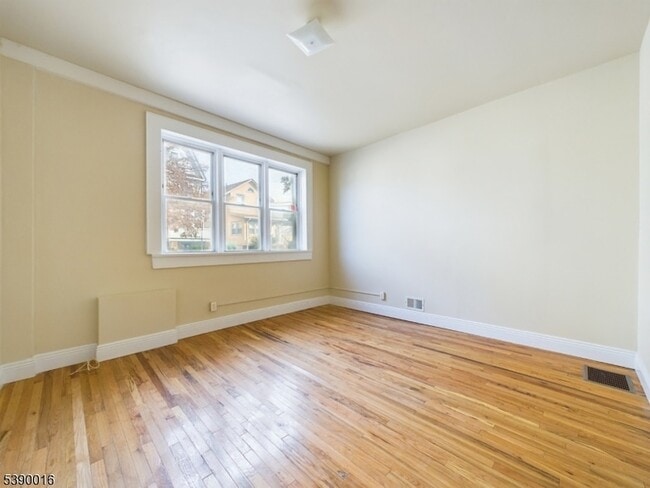 Building Photo - 413-15 Dodd St