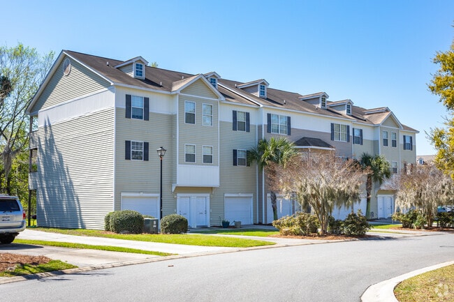 Building Photo - 4600 N Palmview Cir