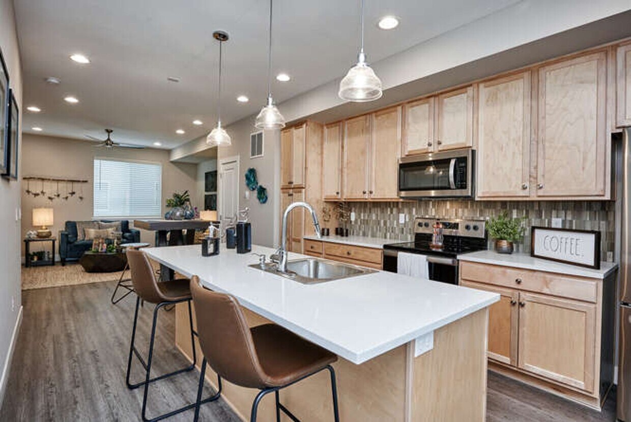 Foto principal - Creekline Townhomes