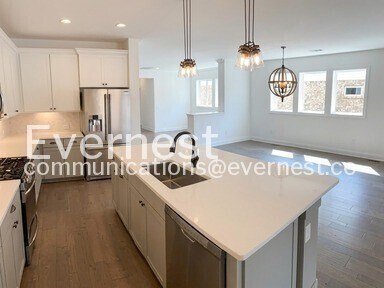 Foto del edificio - 3-Bed/3-Bath Modern Single Family Home with Attached Garage/Available Soon!