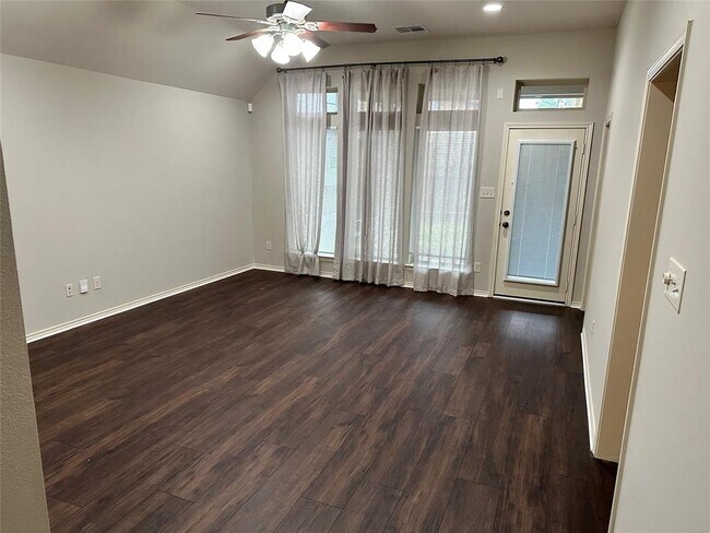 Foto del edificio - 2402 Morgan Ridge Ln
