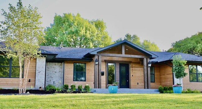 Building Photo - Executive Lease Near Preston Hollow  - Chef's Kitchen, Gated Drive & Spacious Patio