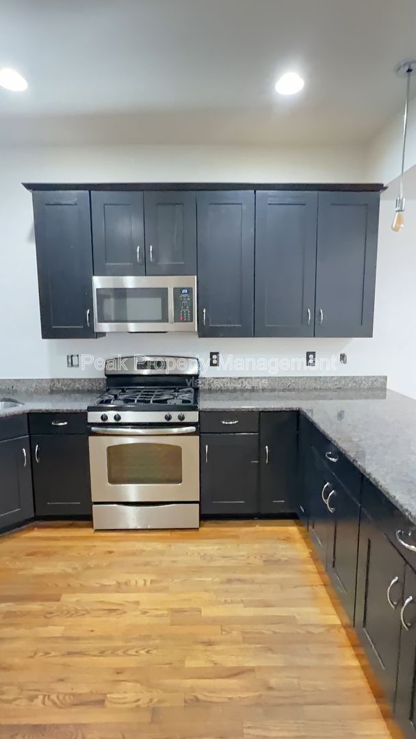 Building Photo - 1510 W Leigh St