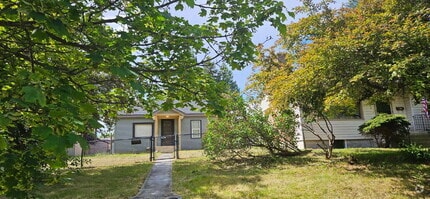 Building Photo - 3617 W Heroy Ave