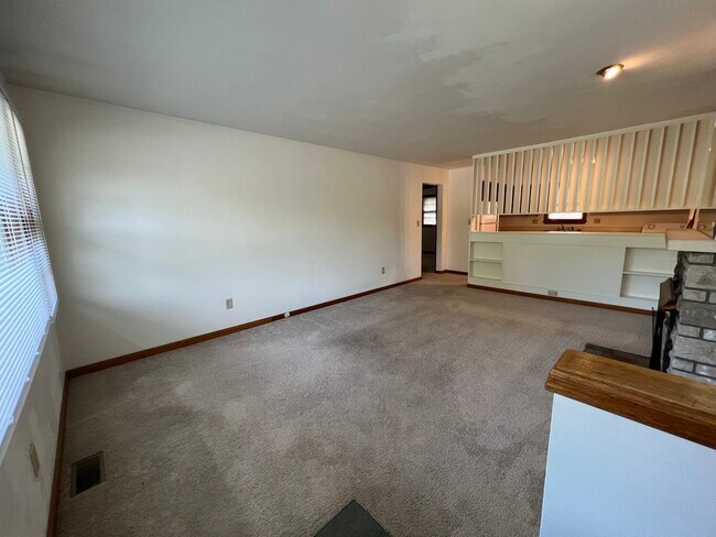 Building Photo - 2102 Pond St