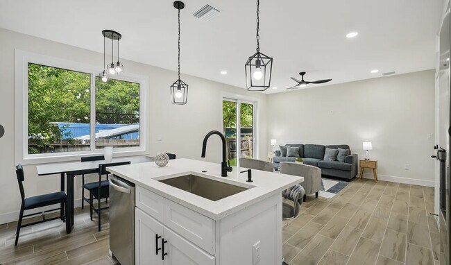 Foto del edificio - 12236 Land St