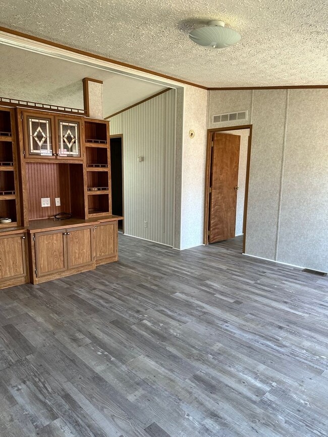 Building Photo - Centrally Located 3 BD 2 BA Modular Home