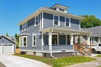 Building Photo - 4137 NE 8th Ave