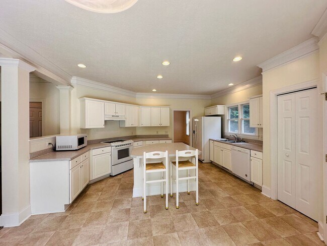 Foto del edificio - 4 Bedroom 3 Bath House