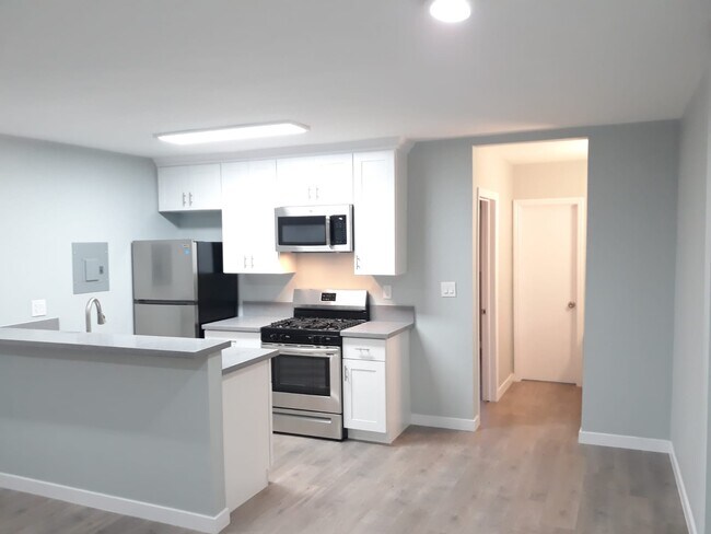 Building Photo - 2611 Bellevue Ave