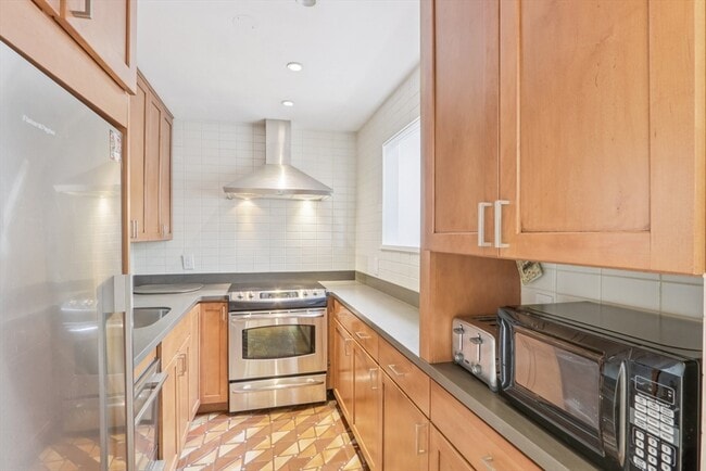 Building Photo - 583 Massachusetts Ave