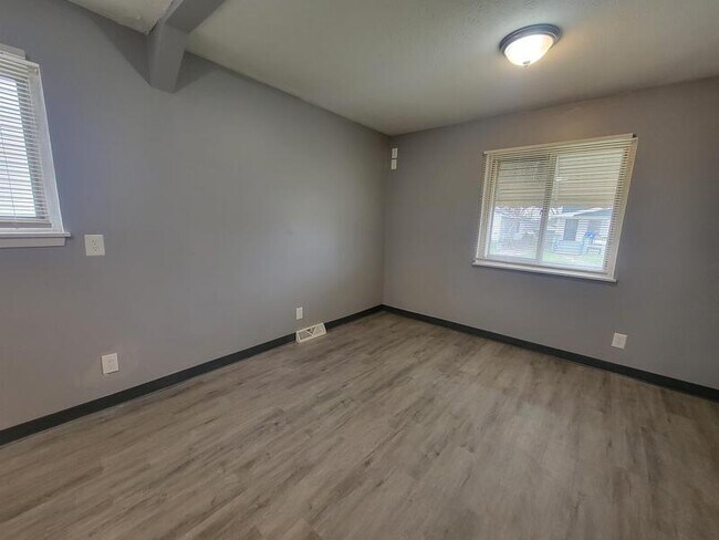 Building Photo - 4405 E 156th St