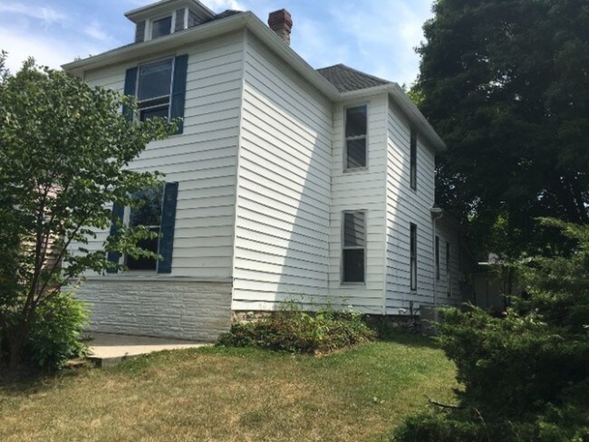 Building Photo - 2119 High St