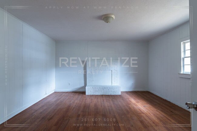 Building Photo - Newly Updated 3 Bed/1.5 Bath in Toulminville!