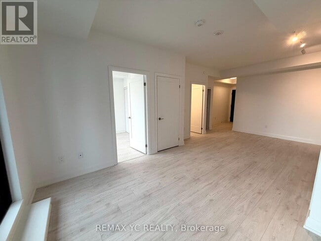 Building Photo - 20 Soudan Ave