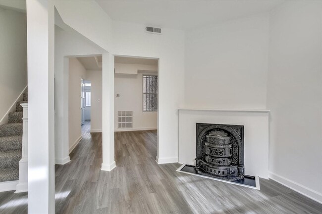 Building Photo - Beautifully Renovated 2BD/1BA Row Home in ...