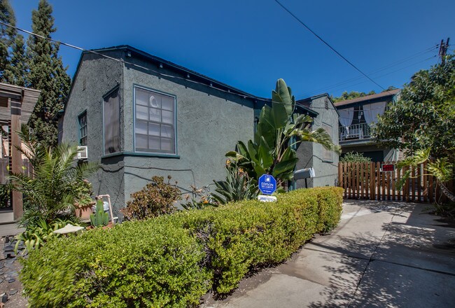 Foto del edificio - 706 N McCadden Pl