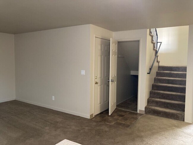 Building Photo - 1407 NW Kings Blvd