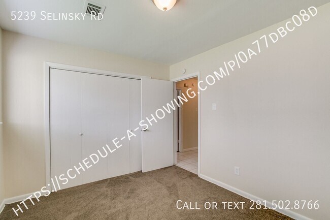 Foto del edificio - 5239 Selinsky Rd