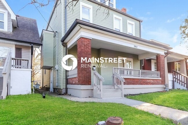 Photo - 4 Bedroom Pet-Friendly Home in Louisville, KY with Main Street Renewal