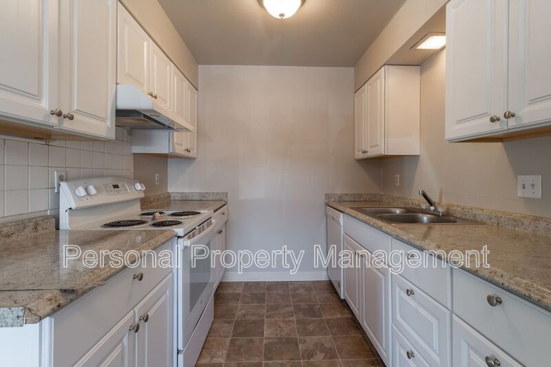 Foto principal - 932 NE 86th St