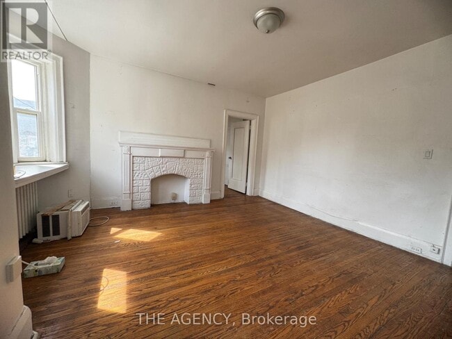 Photo du bâtiment - 846-850 Broadview Ave