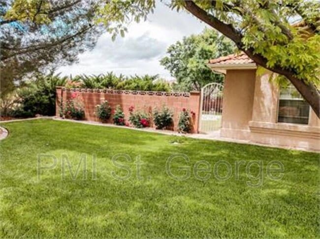 Foto del edificio - 1569 Tamarisk Dr