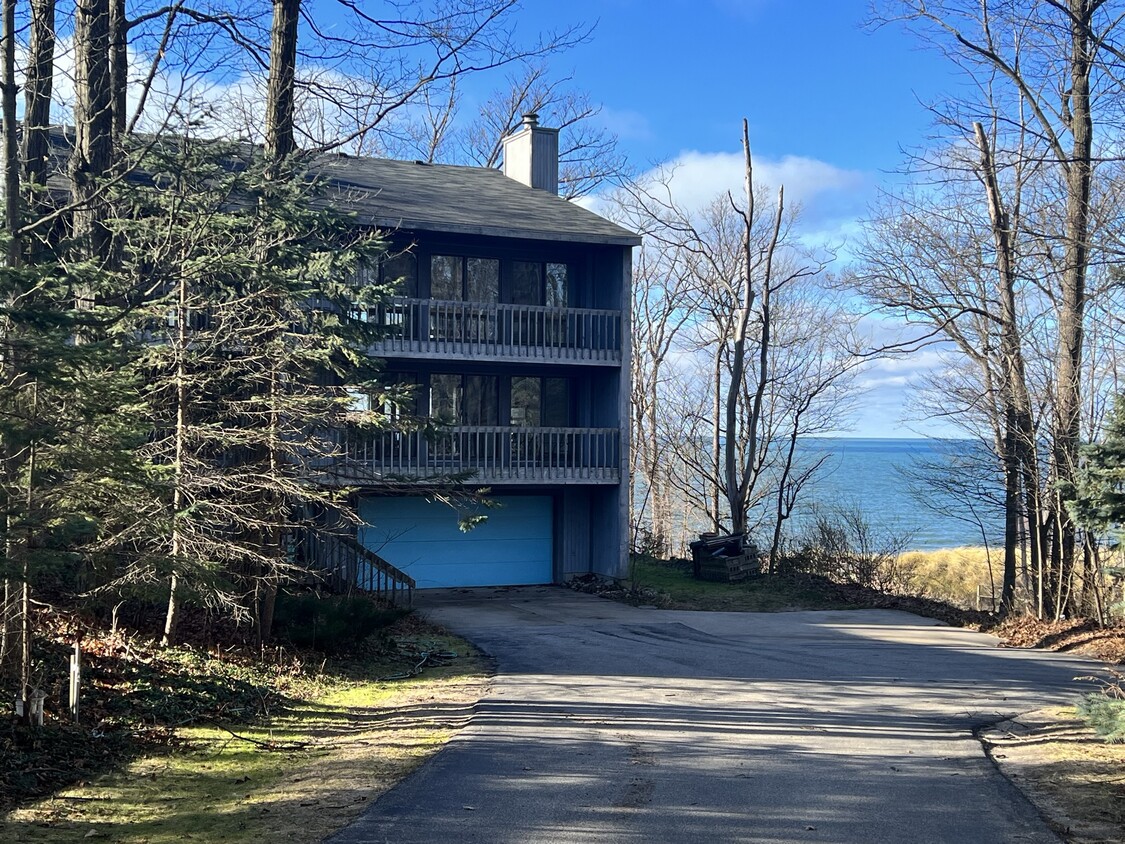 Beautiful Lake Michigan Home - 6467 Lakeshore Dr