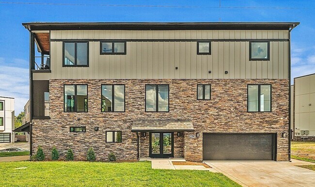 Foto del edificio - 6011 Hill Cir Dr