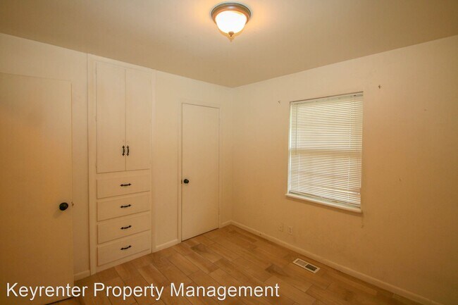 Building Photo - 116 S Louisville Pl