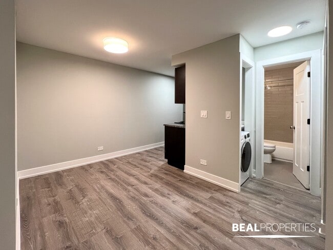 Building Photo - 445 W Barry