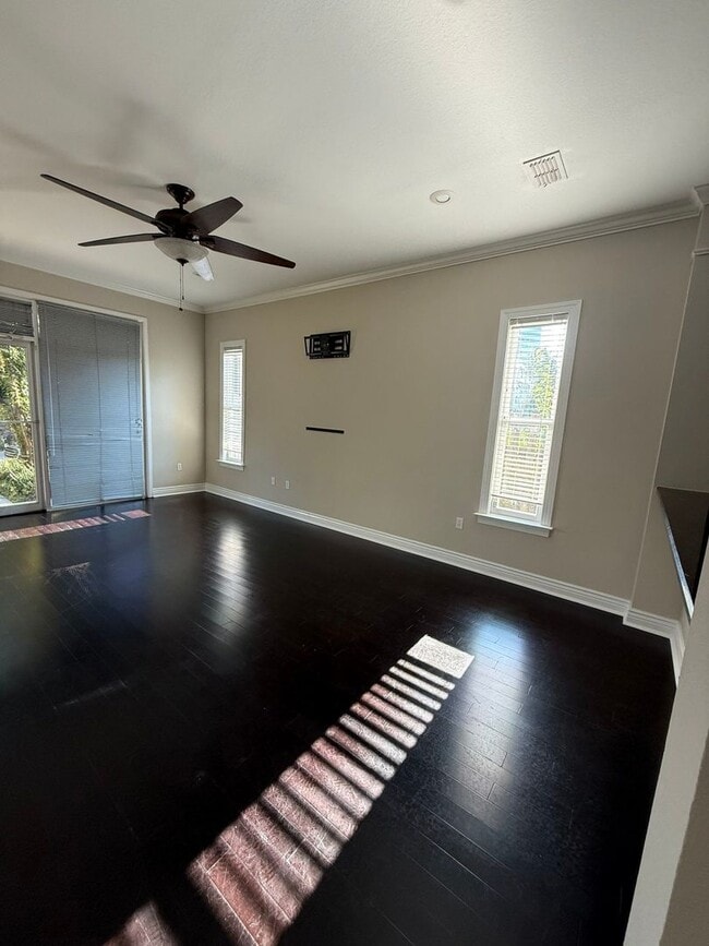 Foto del edificio - 3 Bedroom Townhome in All Saints District!...